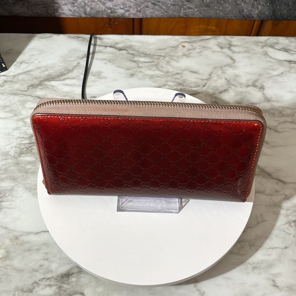 GUCCI PATENT LEATHER DEEP RED ZIP LONG WALLET. - Picture 3 of 17